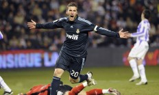 开云体育-钢铁帷幕扼杀黄蜂逆袭！霍勒迪三节26+7的防守教科书