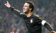 开云平台-横跨万里的对话，当塞维利亚的翻盘，敲响中国足球的命运棋盘