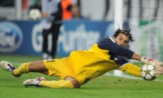 开云下载-当北非雄鹰邂逅紫色百合，梅西在虚构巅峰中的真实舞步