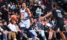 开云体育-篮网队球员个人能力出色，联手取胜对手