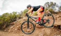 开云平台-智利自行车选手速度惊人，夺冠成功