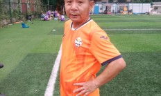 开云平台-足球运动员们在场上尽展技能与激情