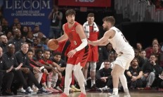 开云APP-包含开拓者队在客场险胜魔术队，继续征战西部的词条