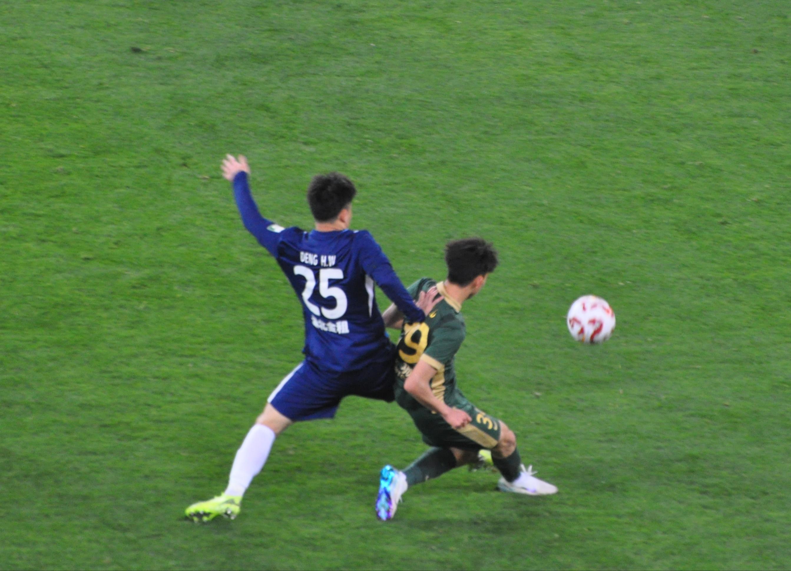 湖北队在球场上展现出色打出精彩表现 湖北队在球场上展现出色打出精彩表现