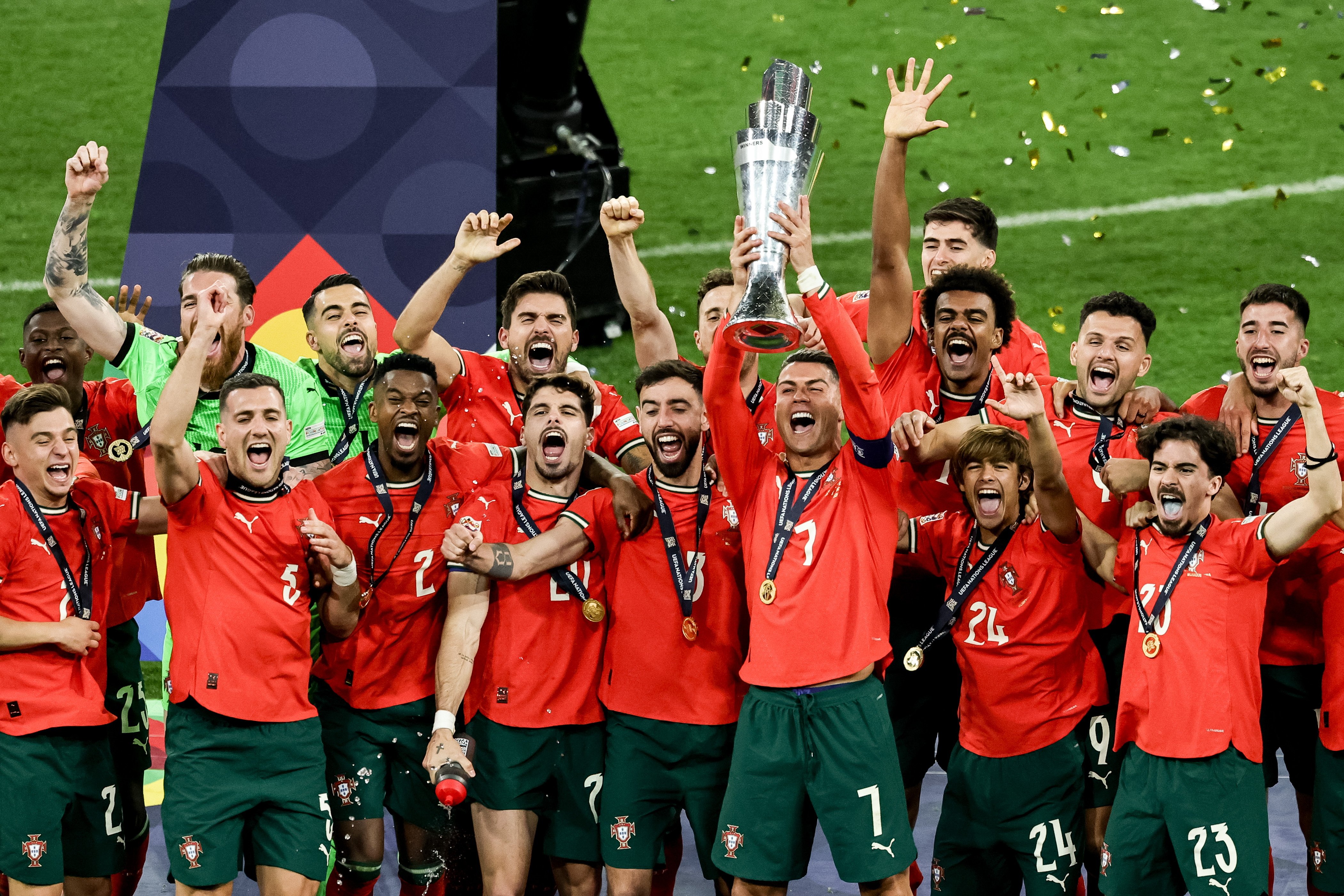 包含葡萄牙连胜两场,欧预赛积分榜上升至第一的词条 包含葡萄牙连胜两场,欧预赛积分榜上升至第一的词条