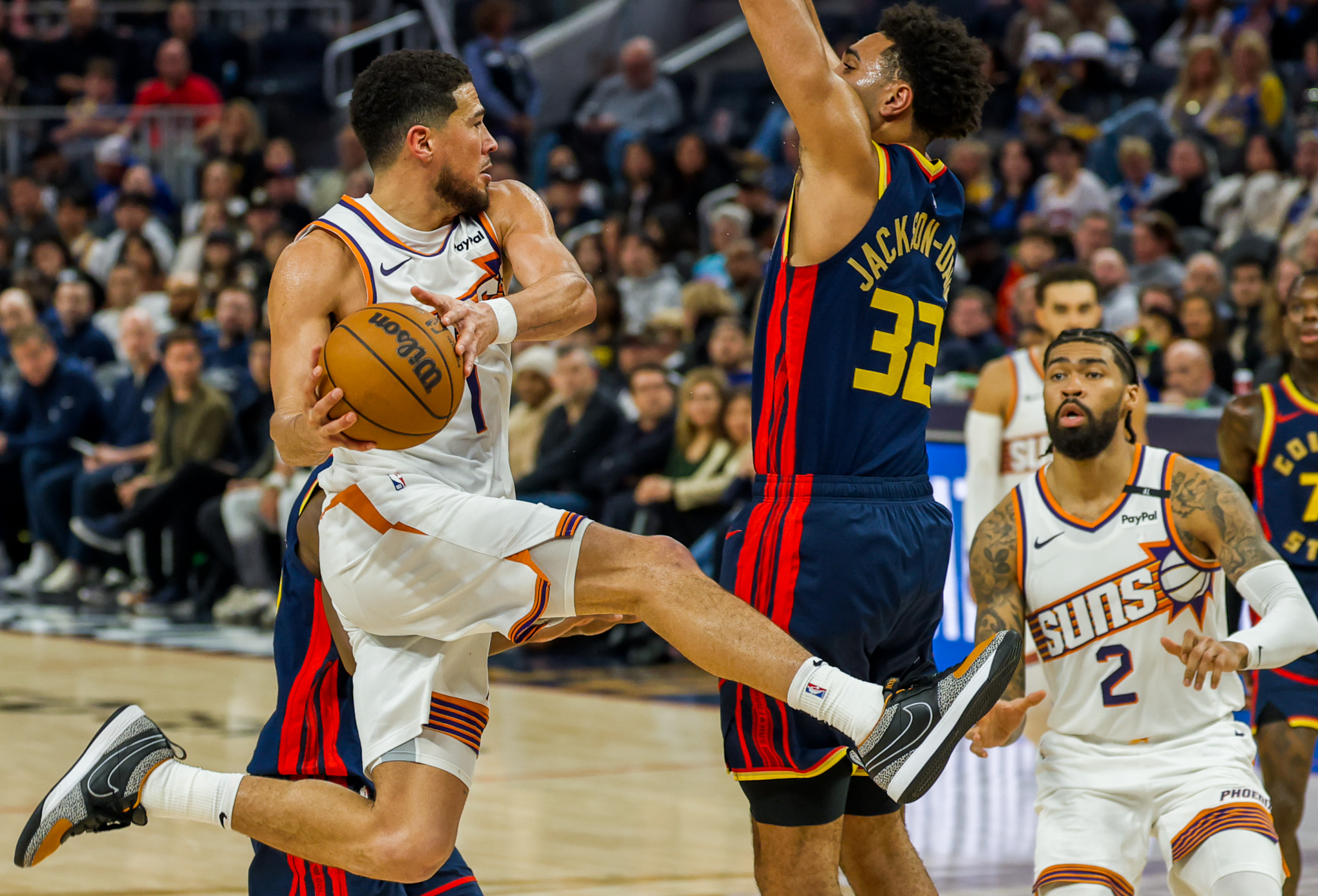 太阳队在主场大胜快船队,实力超群 太阳队在主场大胜快船队,实力超群