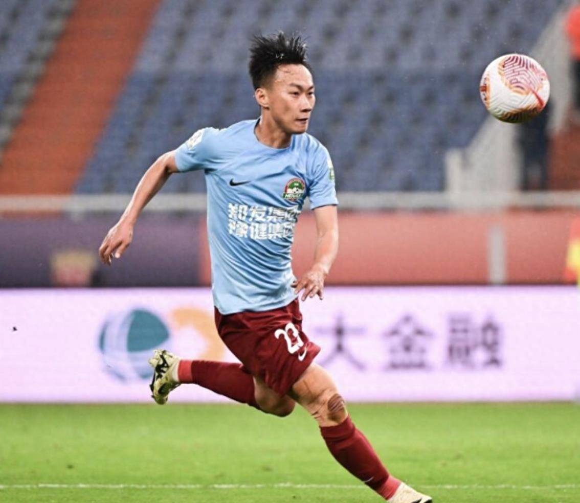 河南建业战平大连红超,保持不败势头 河南建业战平大连红超,保持不败势头