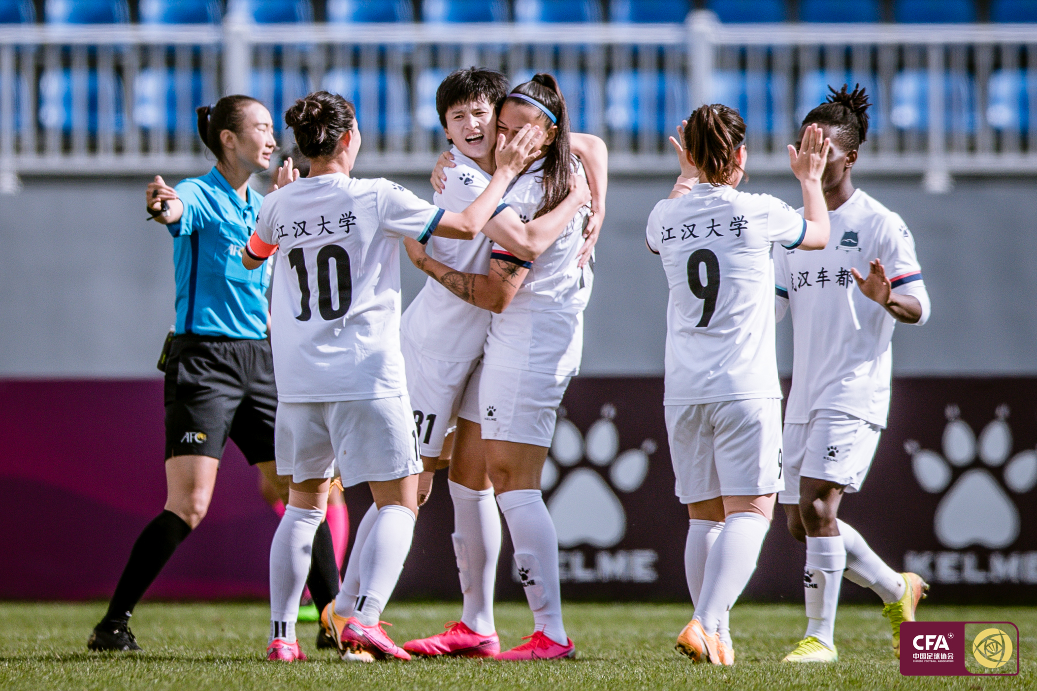 印度女足在赛场上全力以赴 印度女足在赛场上全力以赴