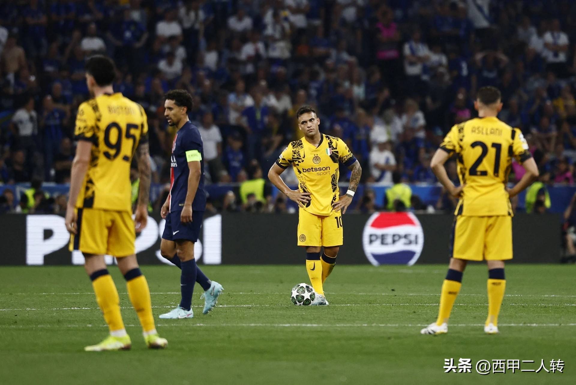 包含巴黎圣日耳曼横扫晋级欧冠半决赛的词条