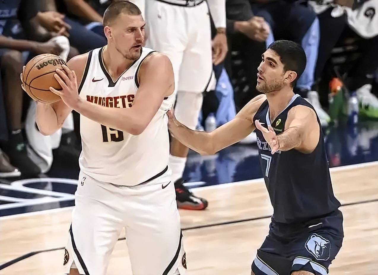 掘金主场击败人,约基奇两双表现 掘金主场击败人,约基奇两双表现