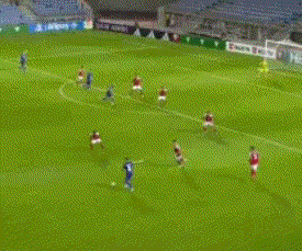 万卡努妙传助攻,帮助球队获胜 万卡努妙传助攻,帮助球队获胜