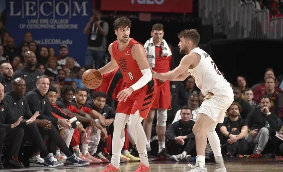 包含开拓者队在客场险胜魔术队,继续征战西部的词条 包含开拓者队在客场险胜魔术队,继续征战西部的词条