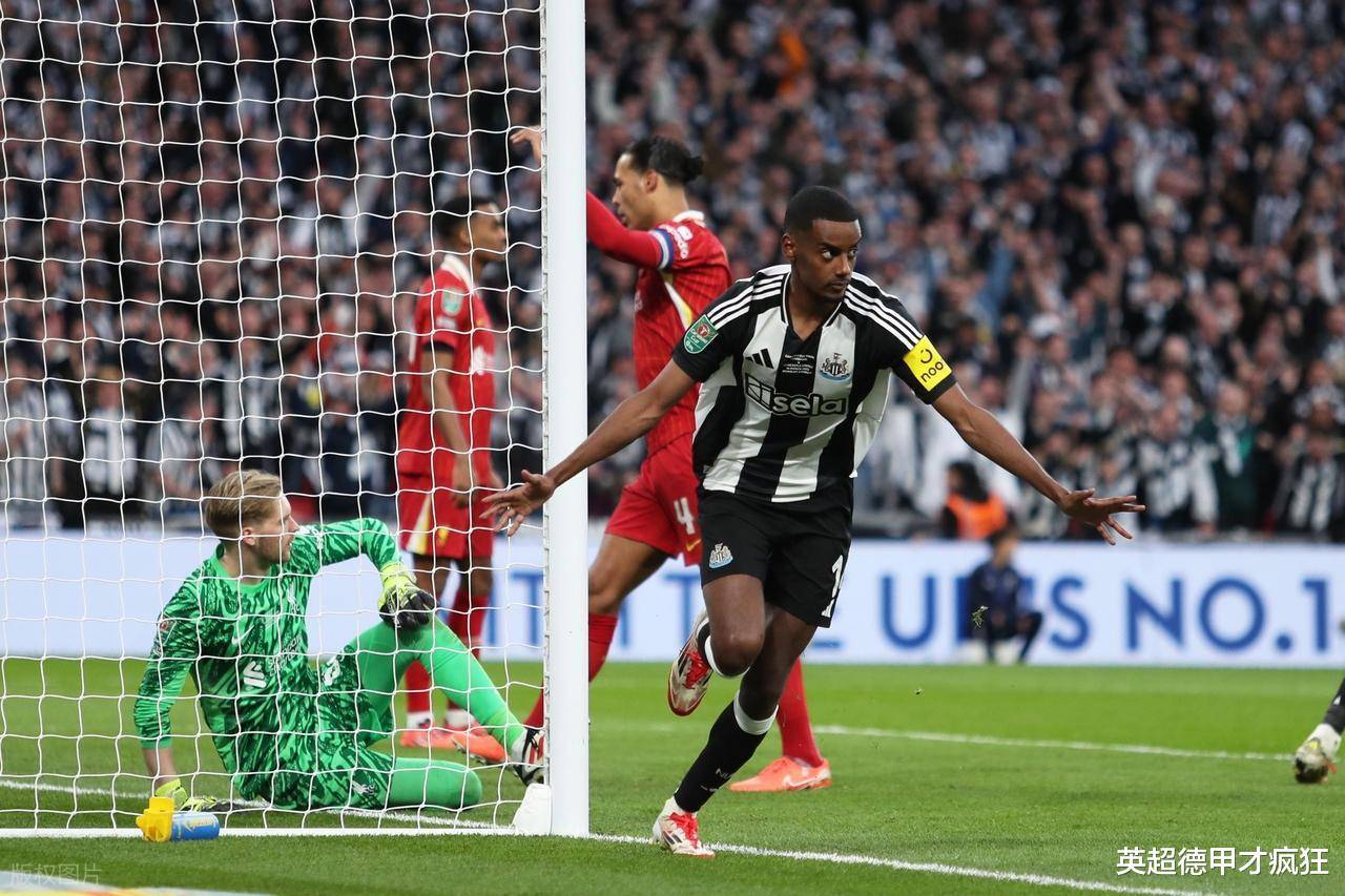 纽卡斯尔后卫抢断数列榜首,表现出色 纽卡斯尔后卫抢断数列榜首,表现出色