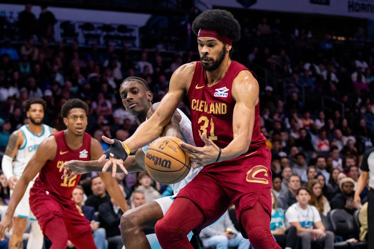 热火主场轻松击溃黄蜂，东部联盟领头羊稳坐王座