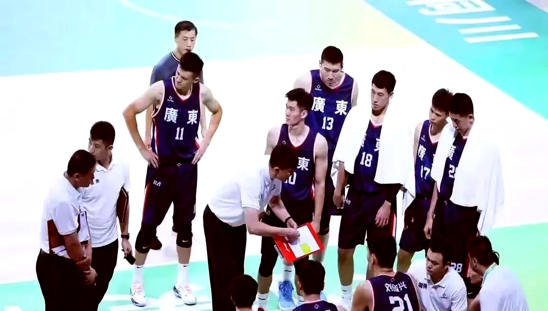 球队整体实力爆发,团结合作助力胜利的简单介绍 球队整体实力爆发,团结合作助力胜利的简单介绍