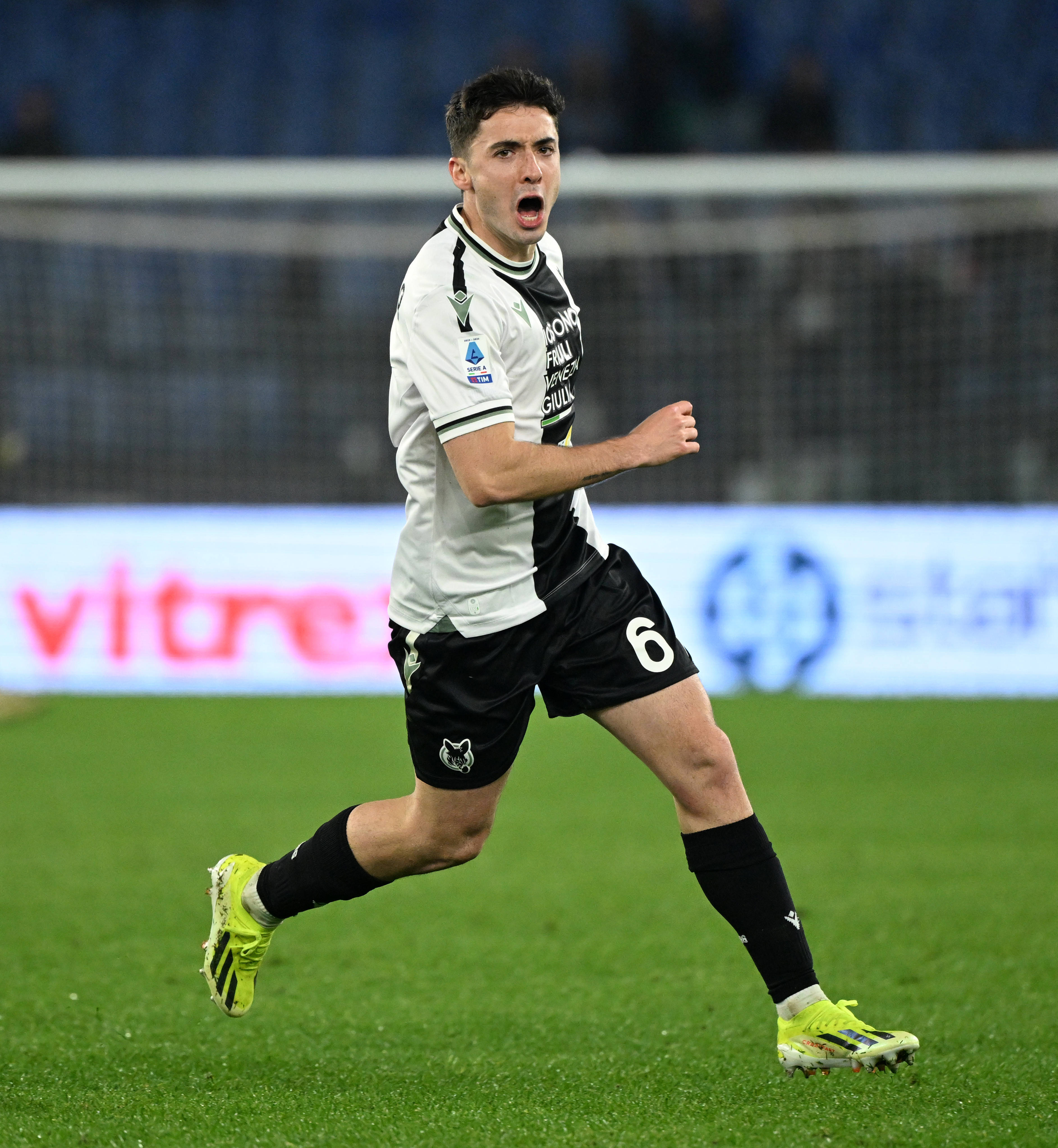 克罗托内客场逼平维罗纳,保级希望渺茫 克罗托内客场逼平维罗纳,保级希望渺茫