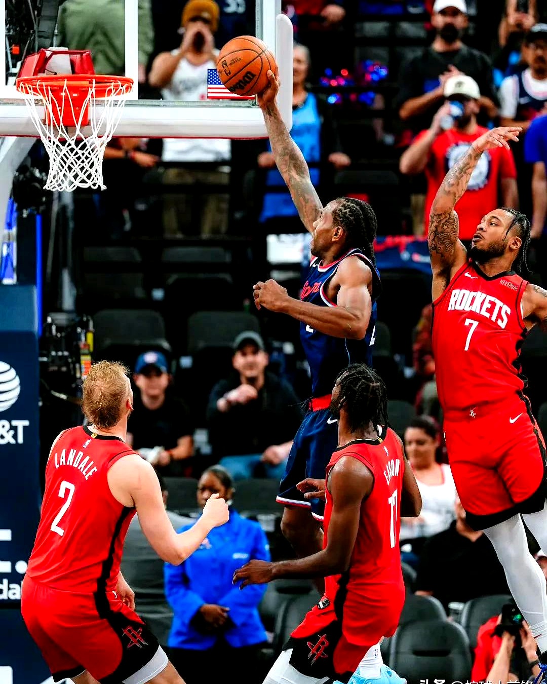 快船客场击败太阳,继续领跑西部 快船客场击败太阳,继续领跑西部