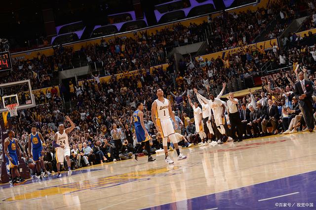 湖人击败太阳,成功晋级西部半决赛 湖人击败太阳,成功晋级西部半决赛