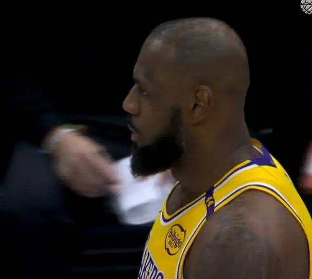 湖人队逆转爵士队,詹姆斯砍下50分! 湖人队逆转爵士队,詹姆斯砍下50分!