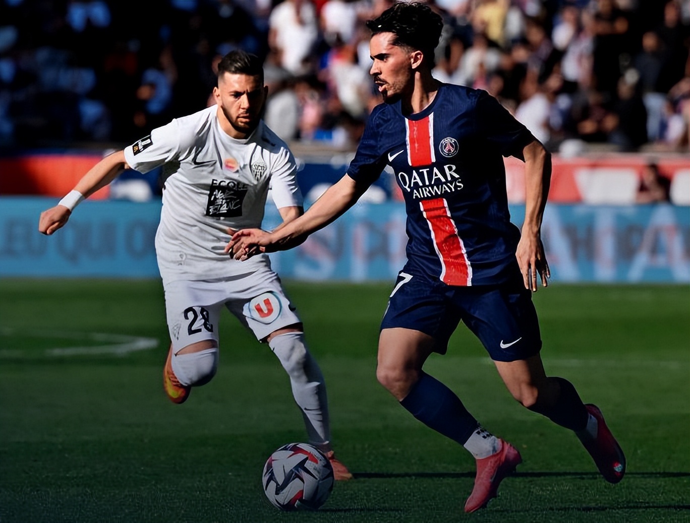 巴黎圣日耳曼客场憾负南特,暂时失去领导地位 巴黎圣日耳曼客场憾负南特,暂时失去领导地位