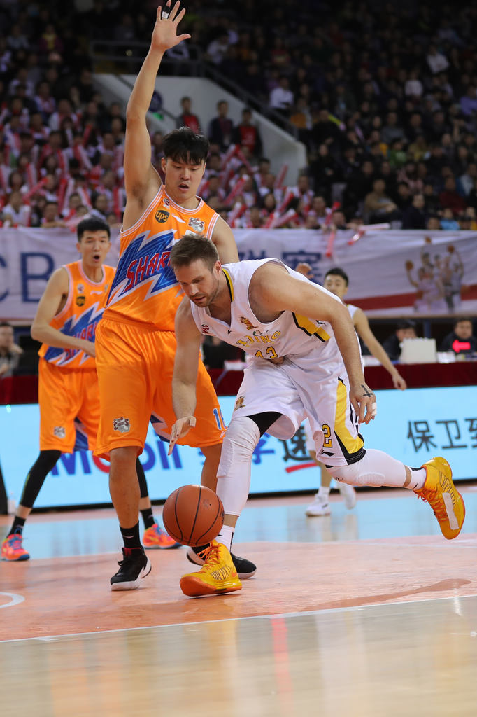 新赛季开幕战,老马哥尼成功为球队贡献 新赛季开幕战,老马哥尼成功为球队贡献