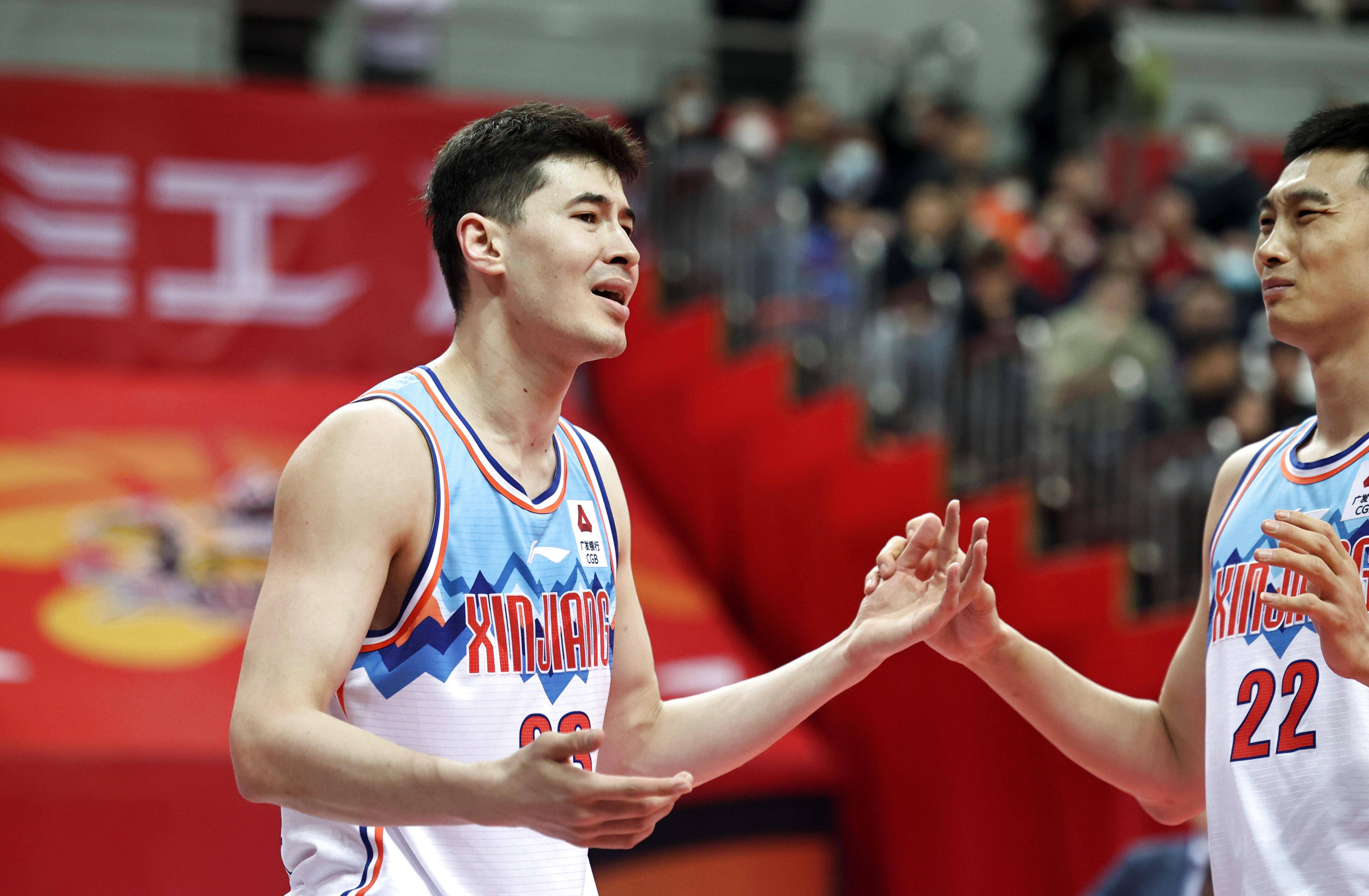 山东男篮再胜,连胜常规赛乱战 山东男篮再胜,连胜常规赛乱战