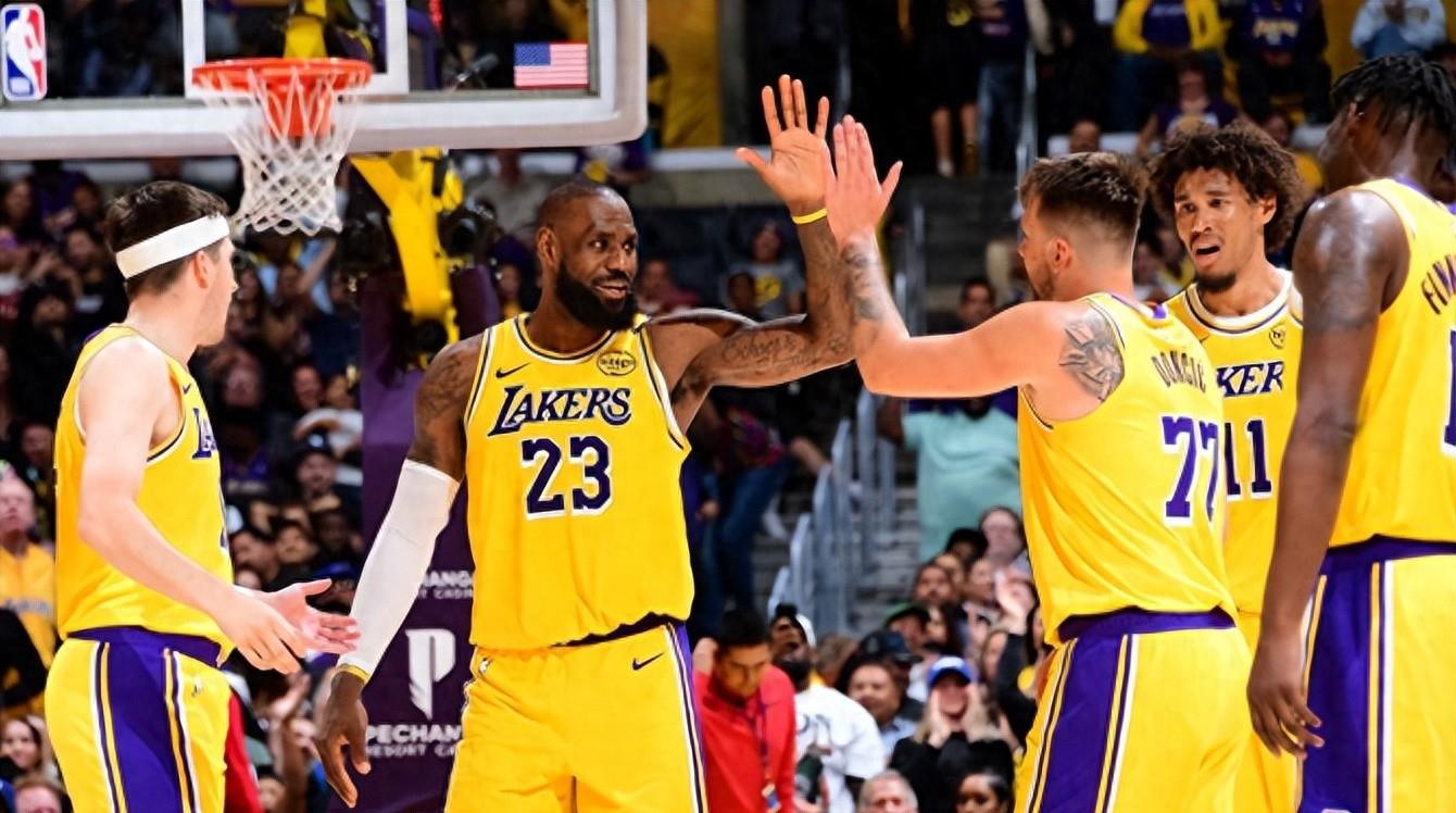 詹皇15助攻率队力克骑士 詹皇15助攻率队力克骑士