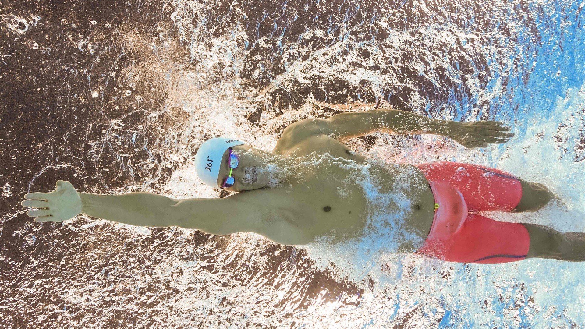 中国男篮绝境中的外援核心，范弗利特扛起全队的东方不亮西方亮之夜