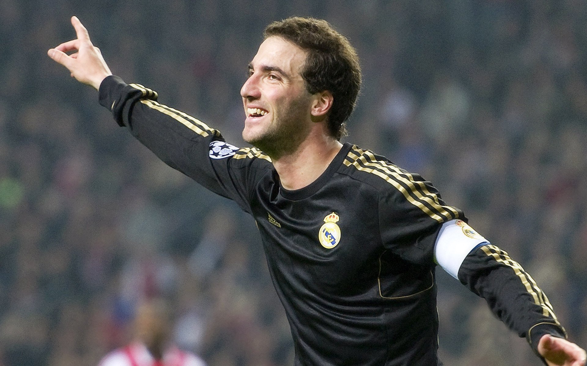 双星记,当伊布的浪漫主义遇见乌拉圭的现实主义