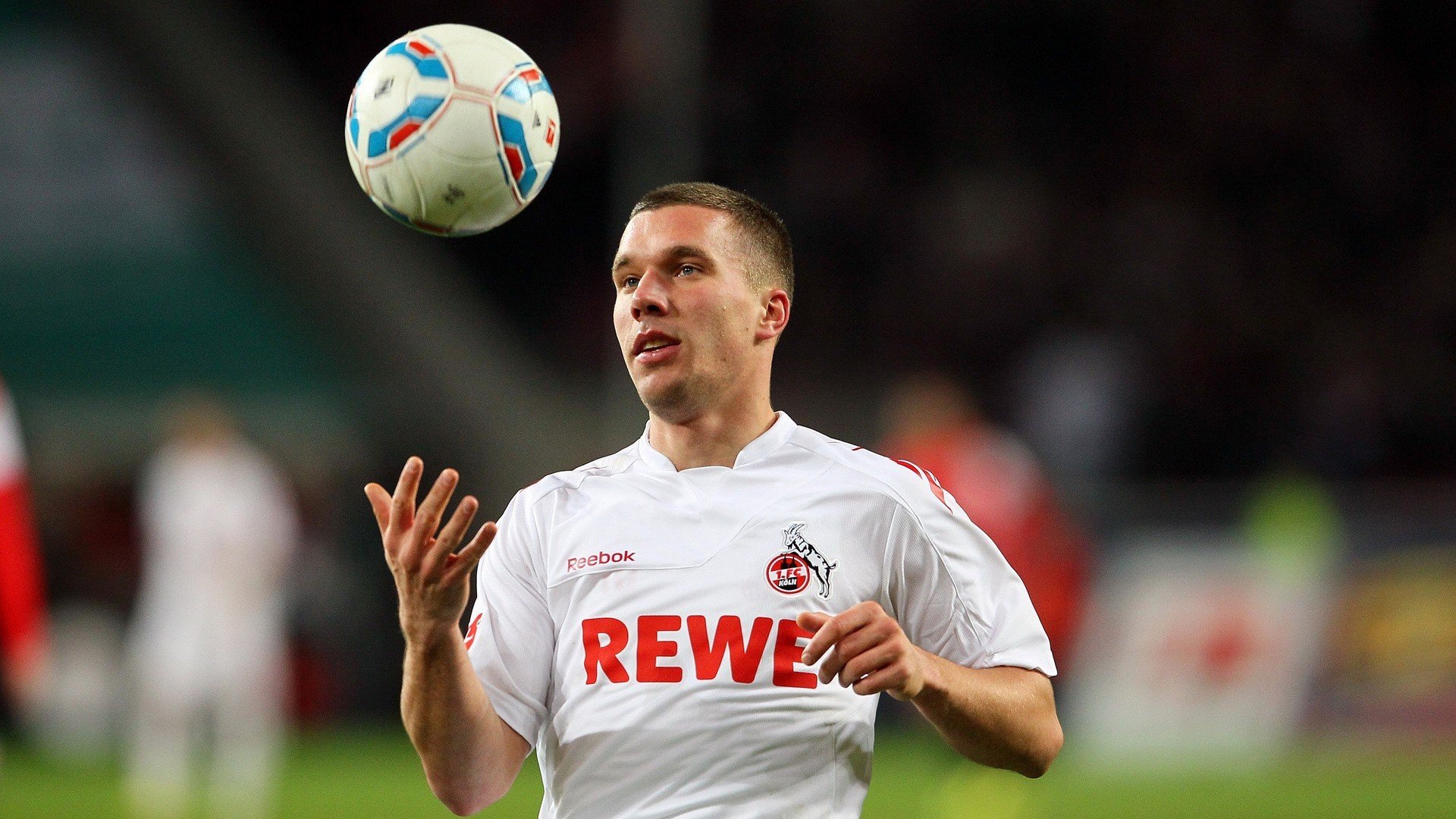 绿茵场与乒乓球台的双重奏,英格兰力克韩国,马龙惊艳四座