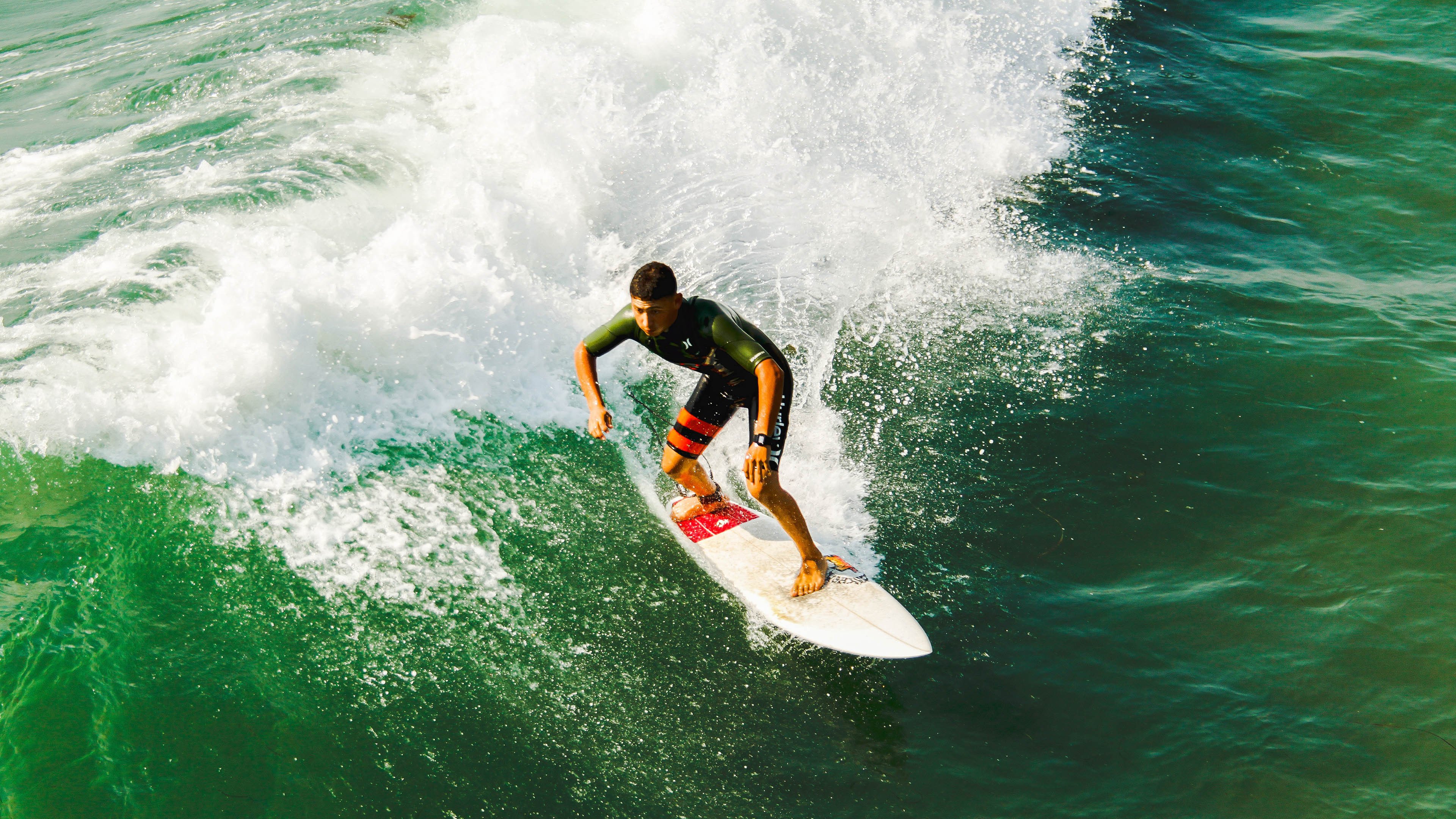 跨洋对决！灰熊惊天逆转吉林，浓眉哥统治全场成定海神针